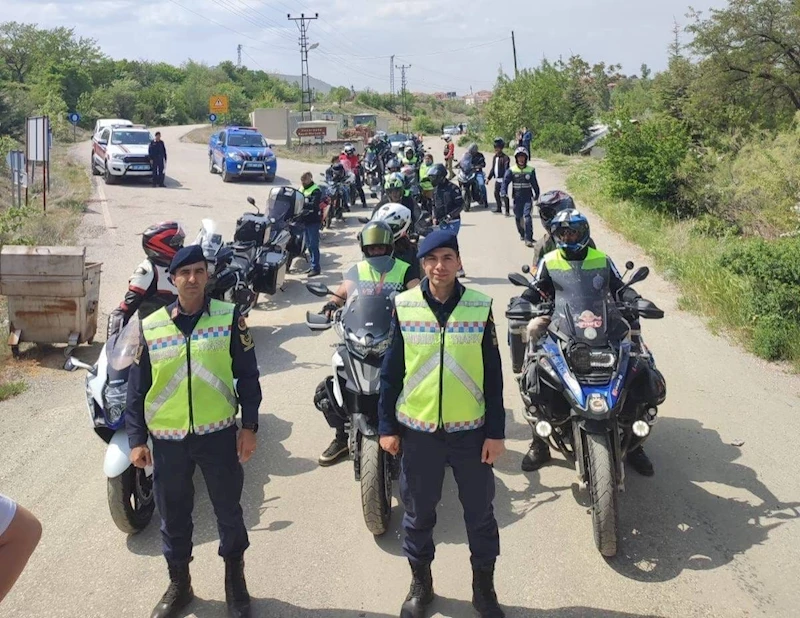 Elazığ’da jandarma, motosiklet sürücülerini bilgilendirdi
