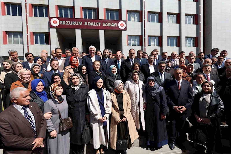 Başkan Sekmen yoğun bir ilgiyle mazbatasını aldı
