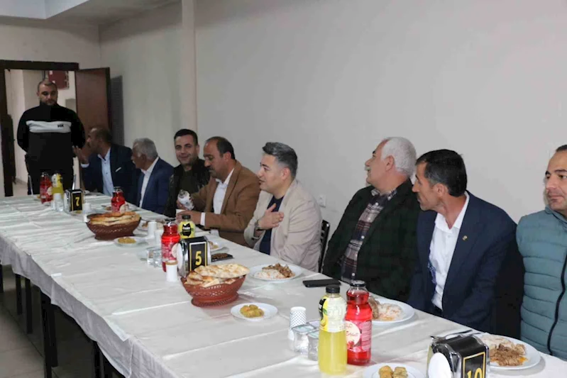 Kaymakam Özçelik, il genel meclis üyeleri ve muhtarlarla iftar yaptı
