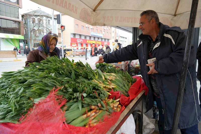 Lezzet ve şifa deposu çiriş otu tezgahlarda yerini aldı
