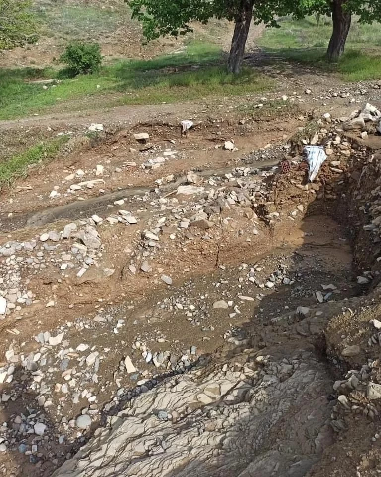 Elazığ’da asfalt yüklü tanker devrildi: 1 yaralı
