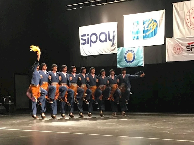 Bitlis Eren Üniversitesi folklor ekibi birinci oldu
