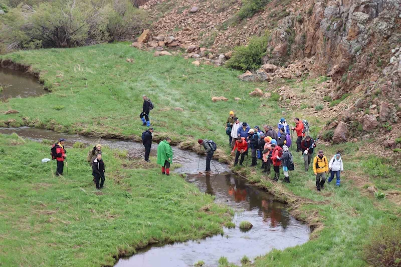 18 kilometrelik yürüyüşte yağmur çamur dinlemediler
