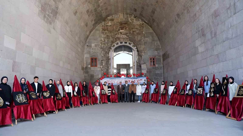 Tel ile çivinin aşkı tuvalde buluştu
