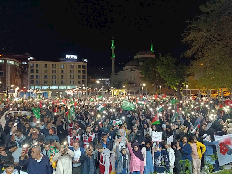 Van’da Filistin için meşaleli yürüyüş yapıldı