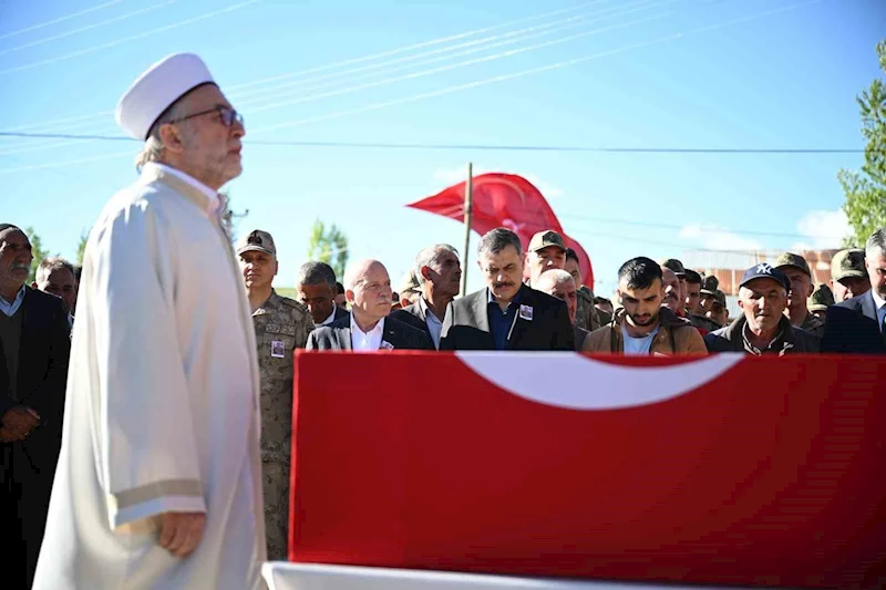 Erzurum şehidine ağladı
