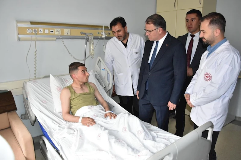 Van Valisi Balcı’dan yaralı askerlere ziyaret