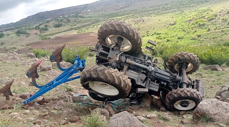 Tunceli’de traktör şarampole yuvarlandı: 1 yaralı
