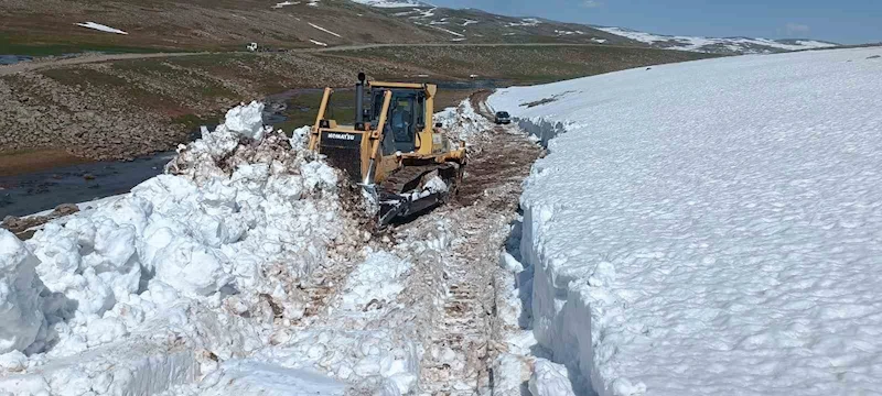 “Kar Kaplanları” bahar ayında kar temizliğinde
