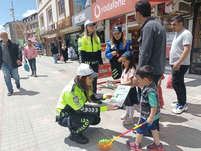 Ağrı’da Trafik Haftası’nda vatandaşlara bilgilendirme
