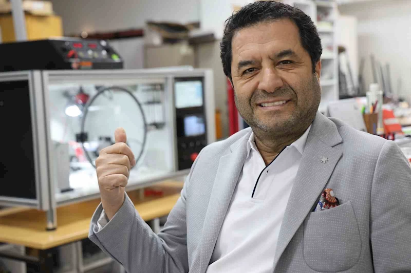 Türk profesör, fiziğin meşhur Coulomb Kanunu’nu cihaza dönüştürdü
