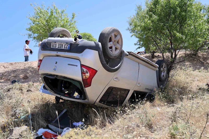 Elazığ’da otomobil şarampole yuvarlandı: 4 yaralandı
