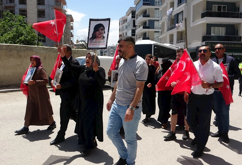 Van’da evlatları dağa kaçırılan annelerin DEM Parti önündeki evlat nöbeti devam ediyor