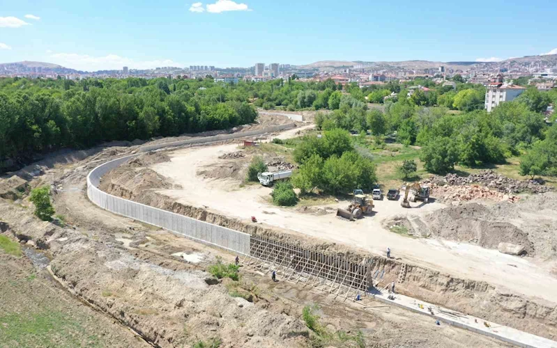 Elazığ’da taşkın koruma inşaat çalışmaları sürüyor
