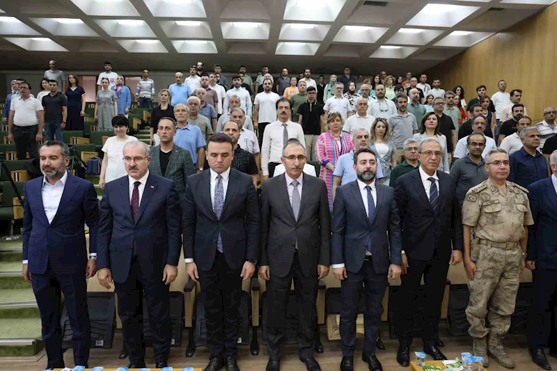 Elazığ’da ’Türk Tarihinde Darbeler ve 15 Temmuz Konferansı’ düzenlendi
