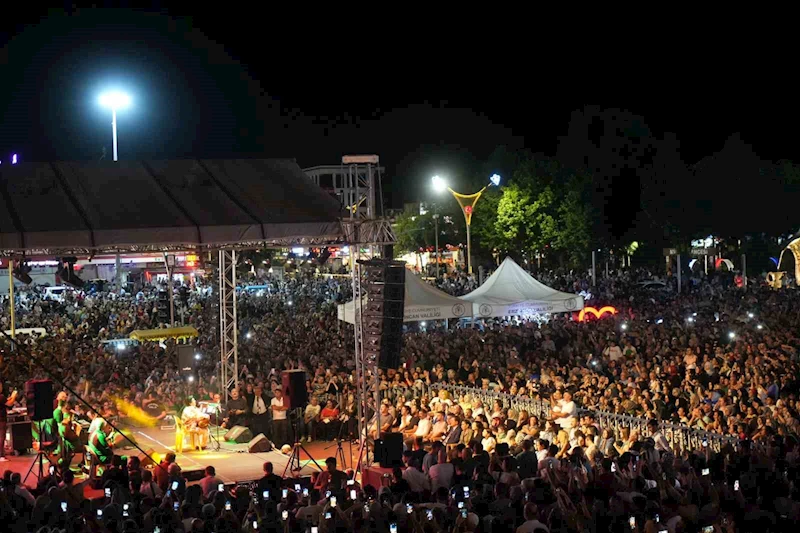 Erzincan Dörtyol; Güler Duman konseriyle doldu taştı

