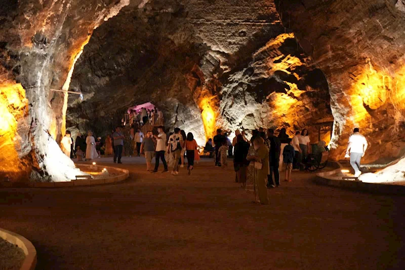 Iğdır’ın Tuz Mağaraları her gün yeni ziyaretçilere ev sahipliği yapıyor
