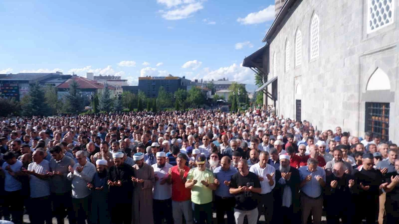 Haniye için Erzurum’da gıyabi cenaze namazı kılındı
