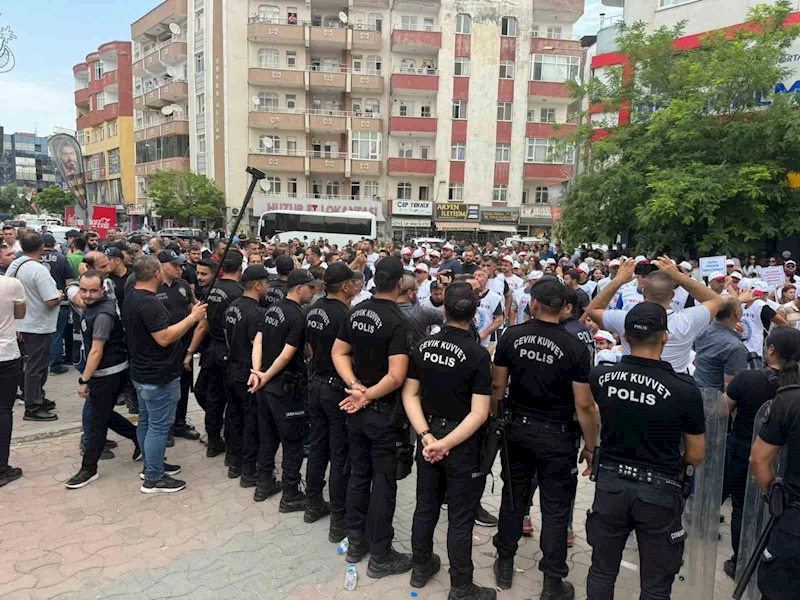 Iğdır Belediyesi’nde işten çıkarılan 204 personelden oturma eylemi
