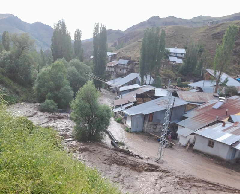 Erzurum’da dereler taştı
