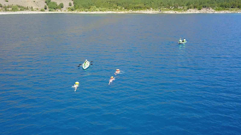 Nemrut ve Van Gölü için 8 kilometre yüzdüler
