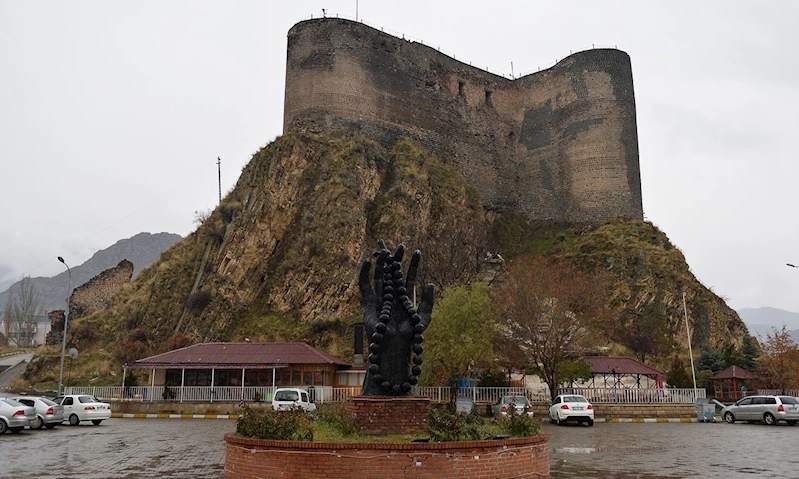 Tarihi Oltu Kalesi turizme kazandırılıyor
