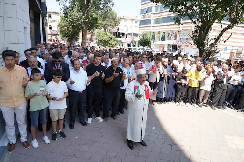 Iğdır’da Cuma namazı sonrası İsmail Haniye için gıyabi cenaze namazı kılındı
