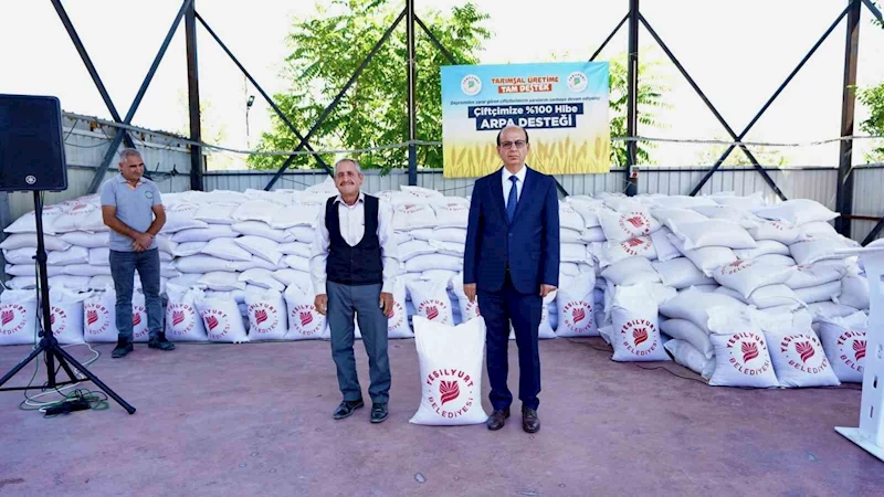 Geçit, “Depremzede çiftçilerimize 35 ton arpa dağıttık”
