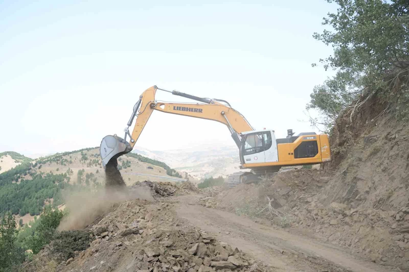 Muş’ta köy yollarında çığ tehlikesine karşı çalışmalar sürüyor
