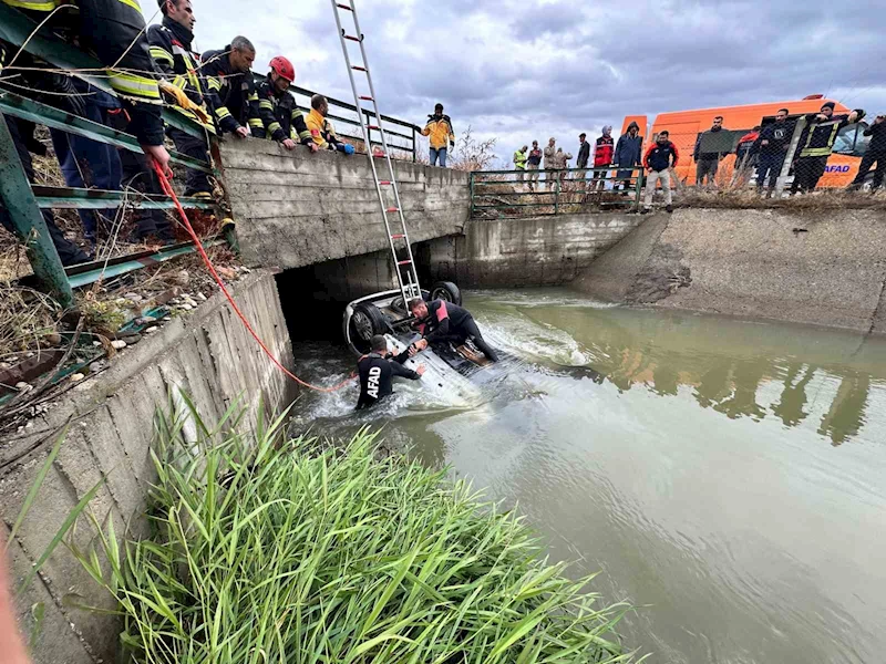 Erzurum’da otomobil su kanalına uçtu: 2 ölü, 1 yaralı
