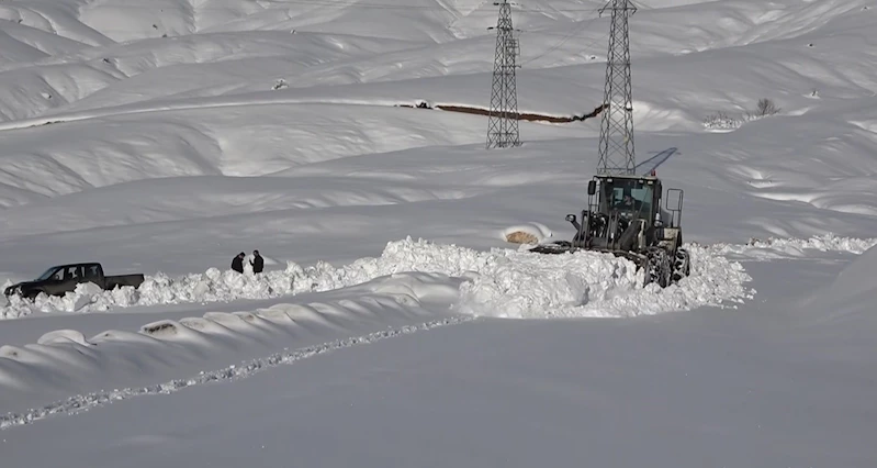 Muş’ta kar yağışı ve tipi nedeniyle kapanan köy yolları ulaşıma açıldı
