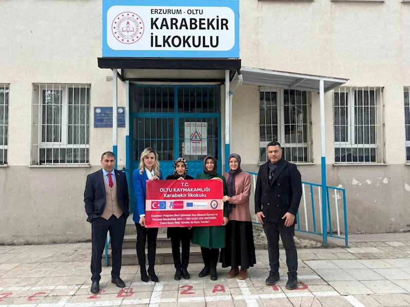 Karabekir ilkokulu öğretmenleri Prag yolcusu
