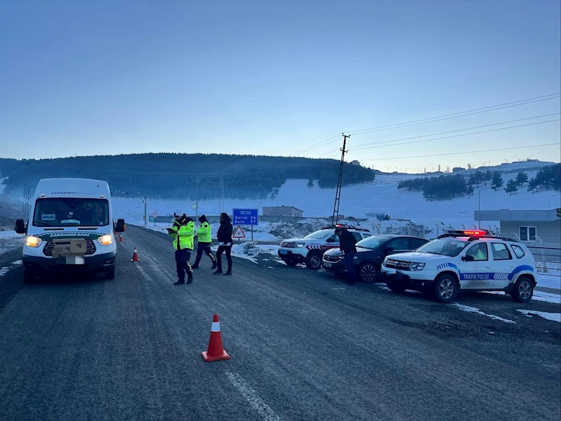 Kars’ta jandarma, şok yol uygulamalarını sürdürüyor
