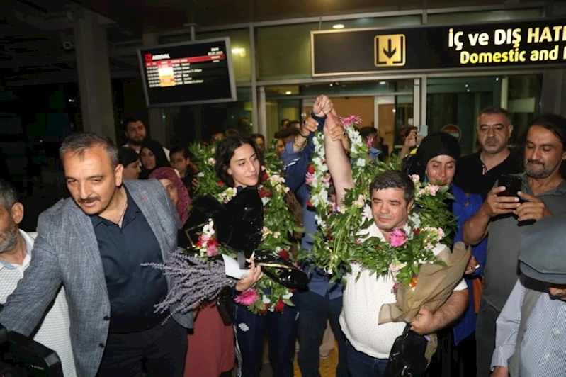 Cemil Döndü ve Gizem Özer, Fenerbahçe’de
