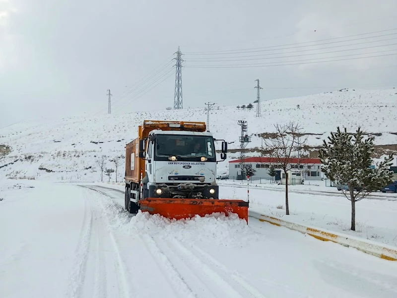 Van’da 255 yerleşim yerinin yolu ulaşıma kapandı