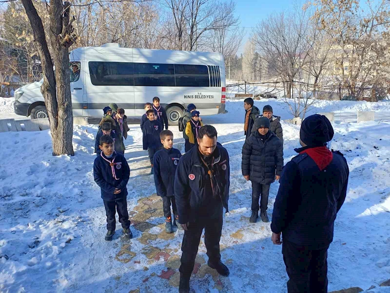 Nenehatun spor kulübü izcilerine ‘izcilik tanıtım eğitimi’
