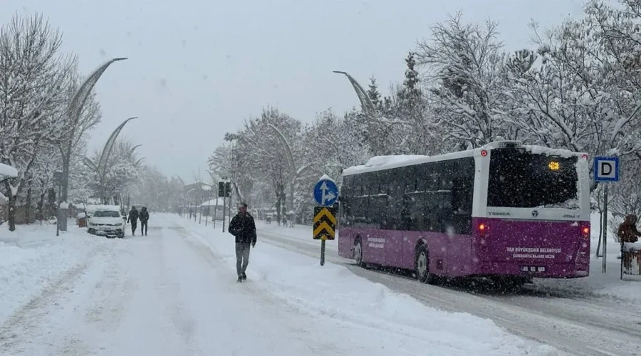 Van ve Çevre İllerde Kar Alarmı: Valilikten Uyarı Geldi!