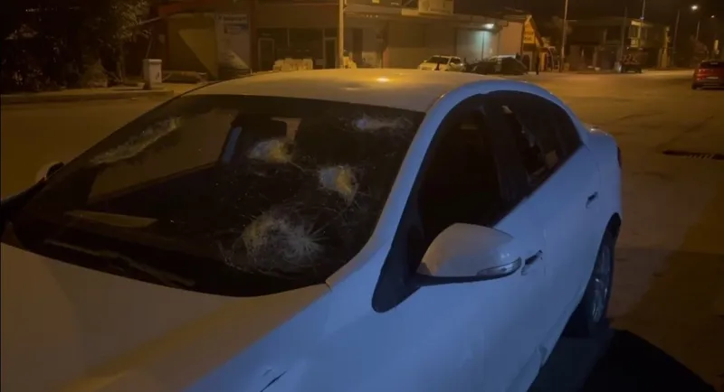 Kiraladığı otomobilin camlarını kırdı
