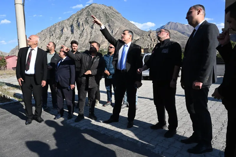 Vali Mustafa Çiftçi, Tortum ve Uzundere İlçelerinde incelemelerde bulundu
