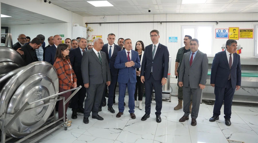 AK Parti Van İl Başkanlığı Durmadan ve Yorulmadan Sahada