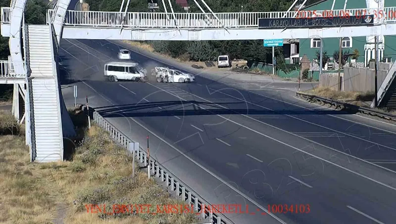 Tatvan’da trafik kazaları kamaraya yansıdı
