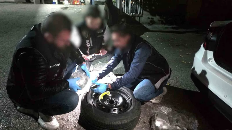 Stepneye zulalanmış uyuşturucu ele geçirdi: 2 gözaltı
