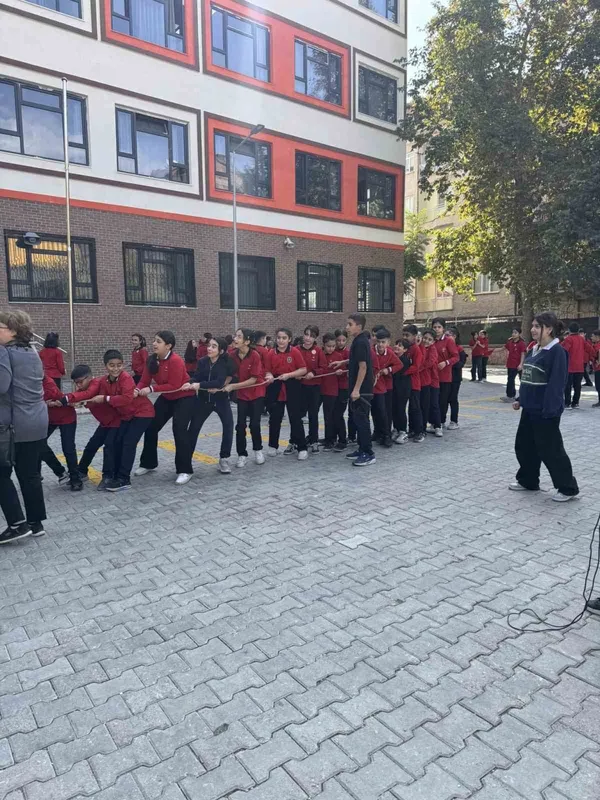 Elazığ’da öğrenciler geleneksel oyunlar ile eğleniyor
