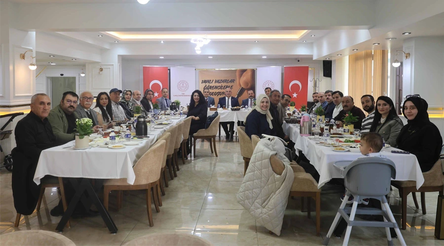 Van’da Eğitim ve Edebiyat Buluşması: Müdür Aras, Şair ve Yazarlarla Kitap Seferberliğini Masaya Yatırdı