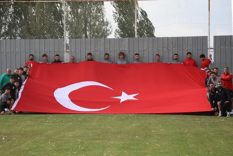 Elazığspor dev Türk bayrağı açtı

