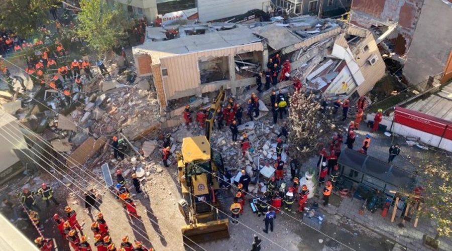 Gebze’de çöken binada enkaz altında kalan aile fertlerinin kimlikleri belli oldu