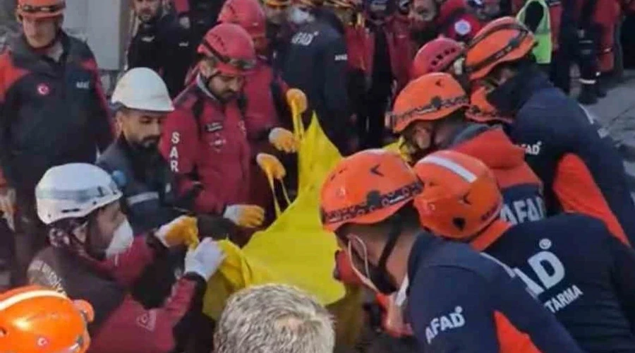 Kocaeli’de çöken binanın enkazından 2 kişinin cansız bedeni çıkarıldı