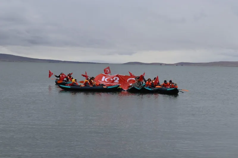 Çıldır’da Cumhuriyet kano gösterisiyle kutlandı
