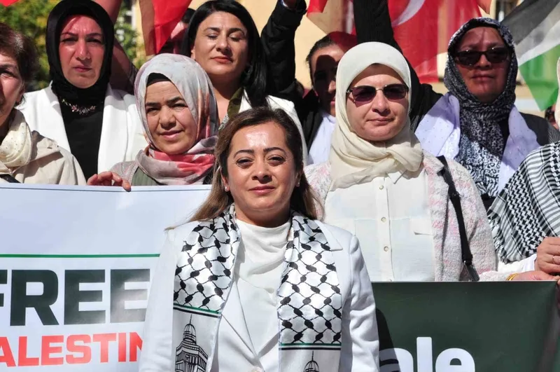 Kars’ta AK Parti Kadın Kolları’ndan 