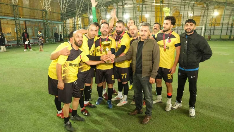 Erzincan Belediyesi Birimler Arası Halı Saha Futbol Turnuvası sona erdi
